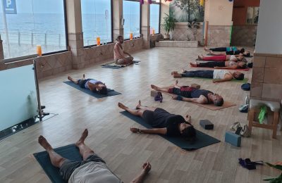 clase de yoga presencial